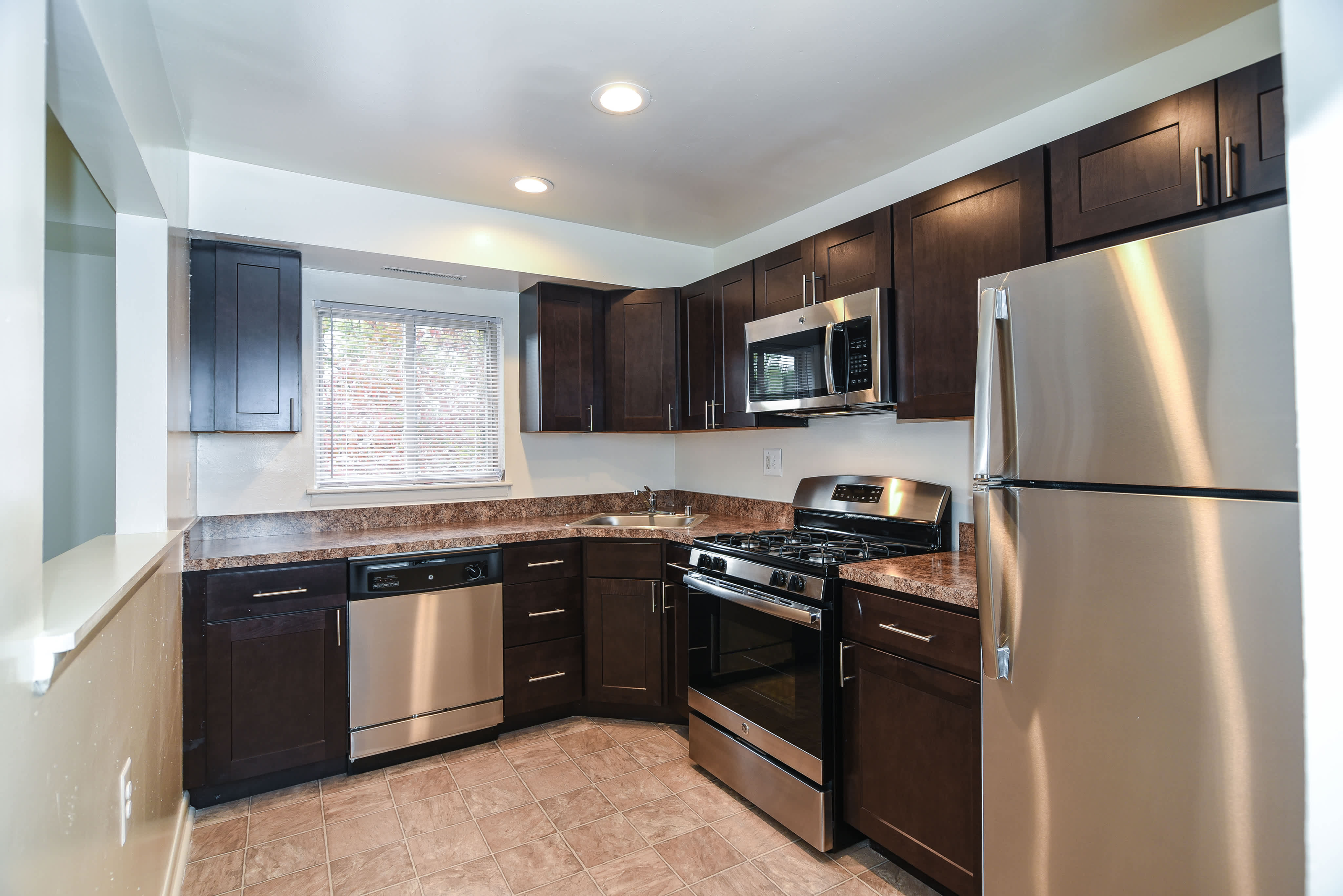 Montrose Manor – photo 2