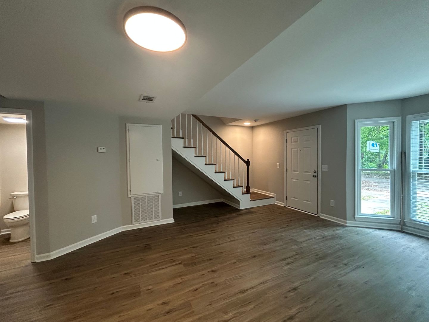 Spacious Auburn Townhome in Prime Location – photo 2