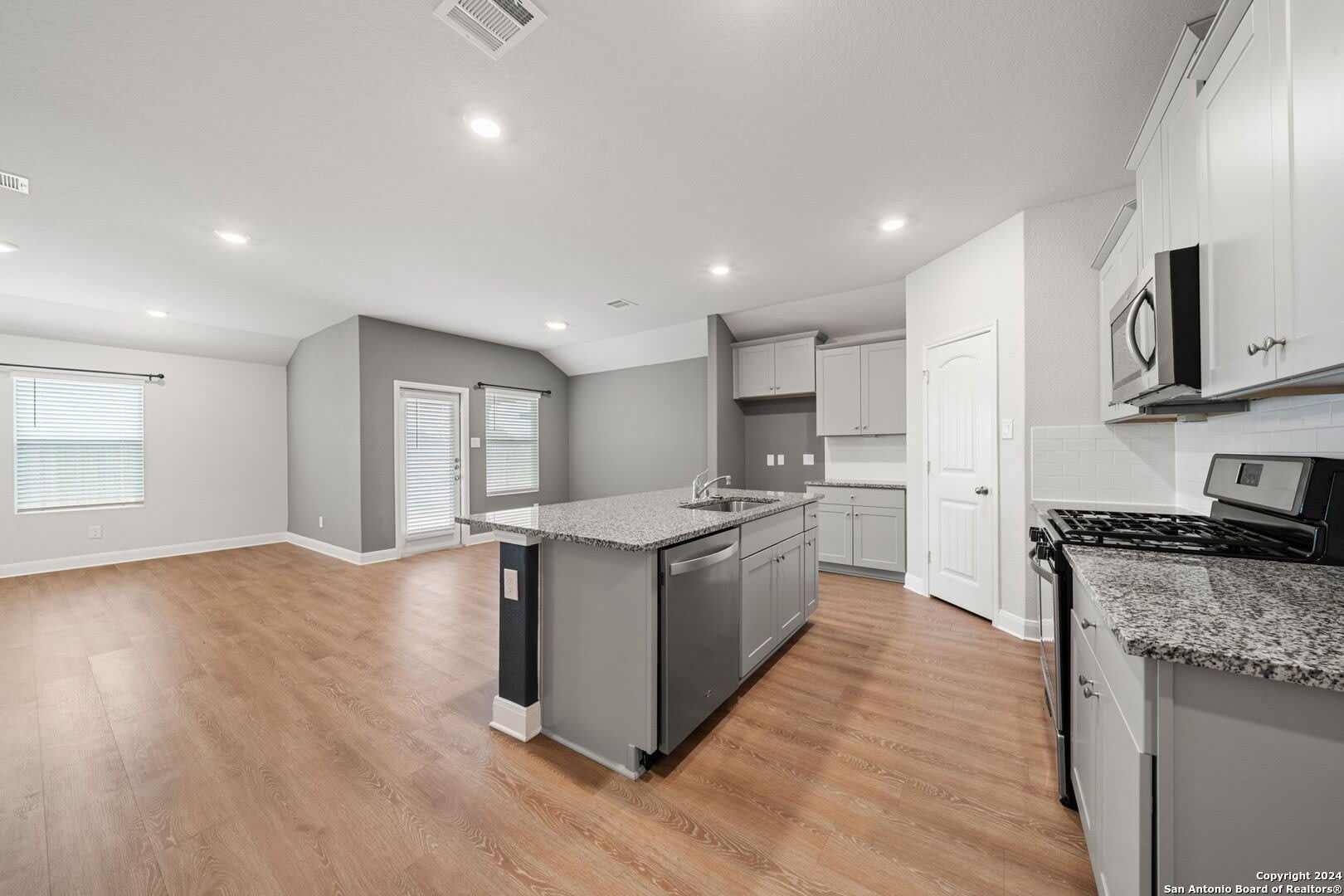 1080 Amble Oak – photo 3