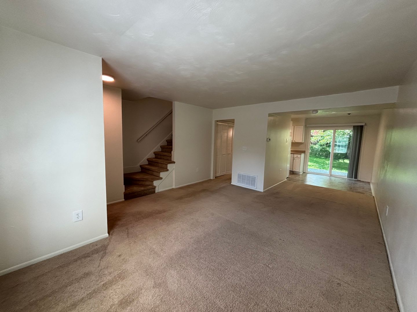 2 Bedroom, 1.5 Bath Townhouse – photo 5