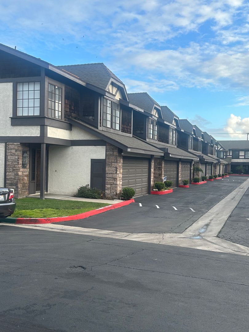 Charming 3 Bed 2 5 Bath Townhome With 2 Car Garage In Garden Grove – photo 3