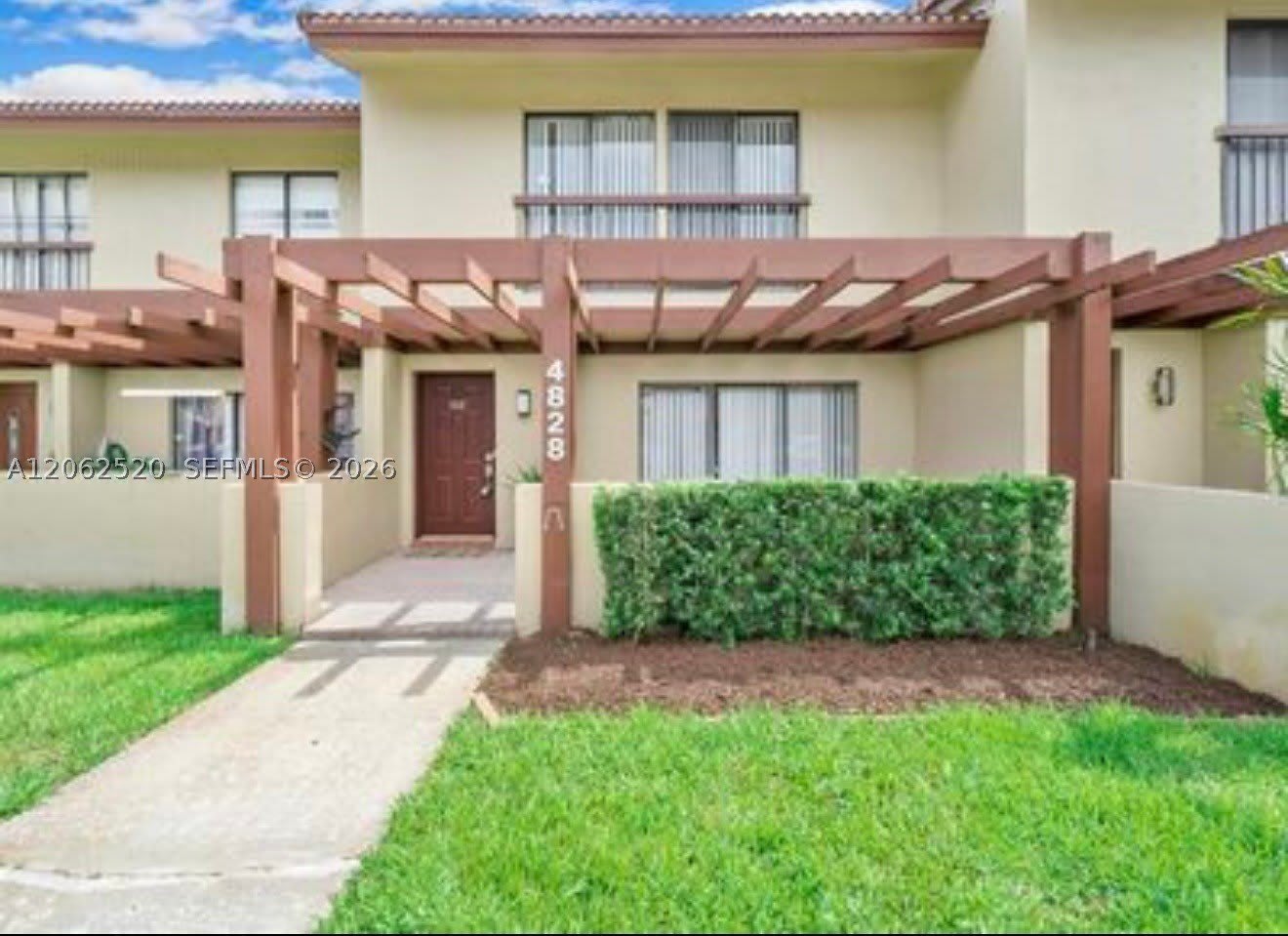 4828 Sheridan St – photo 1