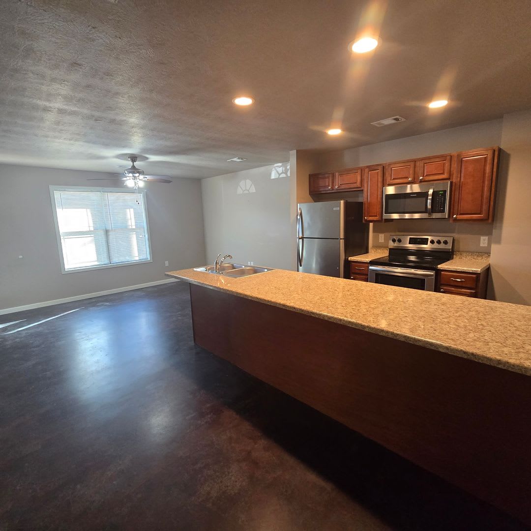 2 Bedroom 1 Bath Apartment in Newport! – photo 1