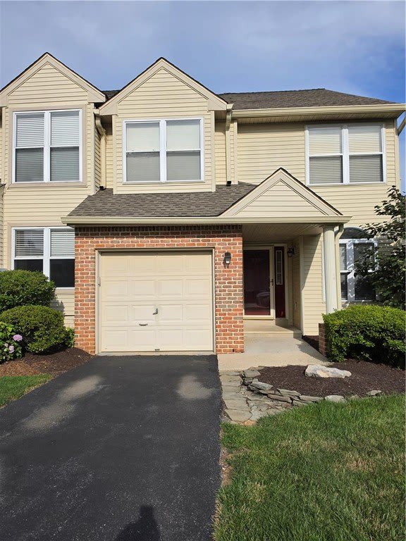 325 Oxford Place – photo 1