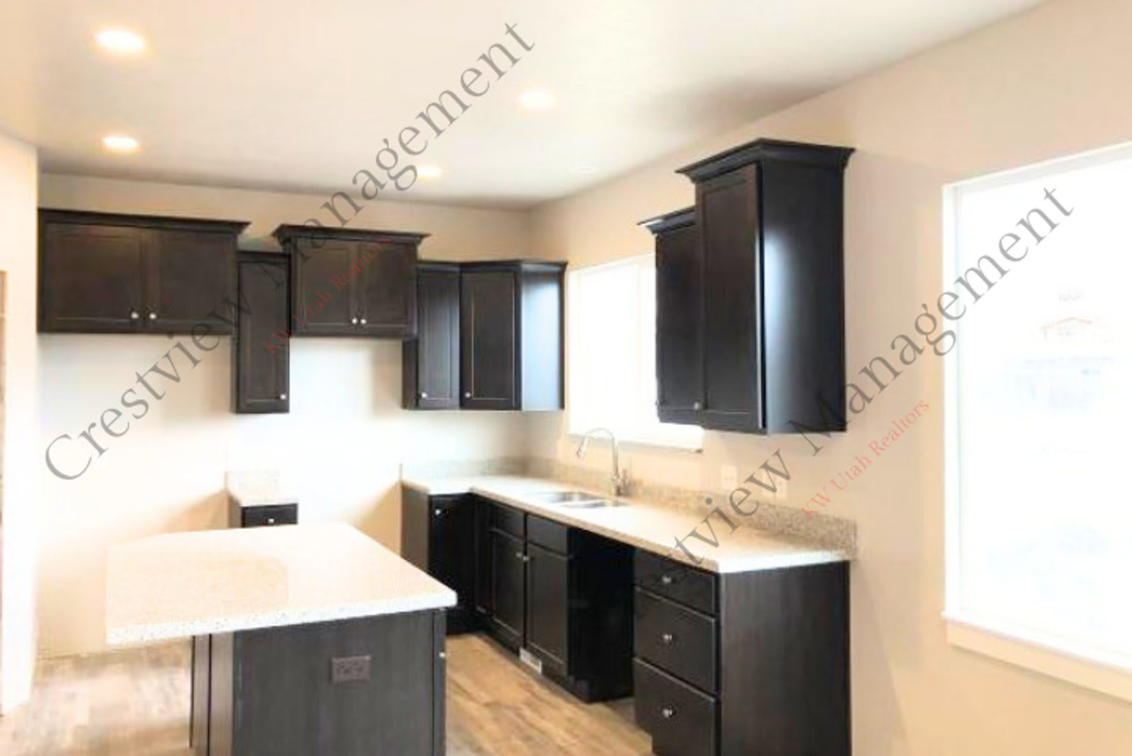 Spacious and modern 3-bedroom townhome in a quiet Provo neighborhood! – photo 4
