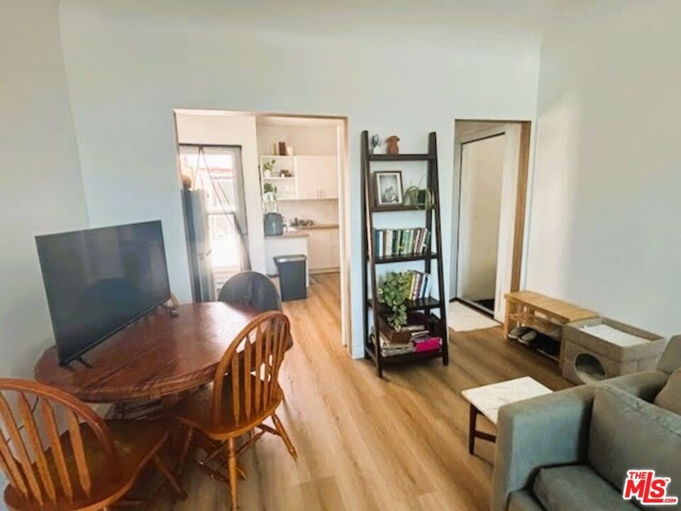 2109 1/2 W 54th St – photo 2