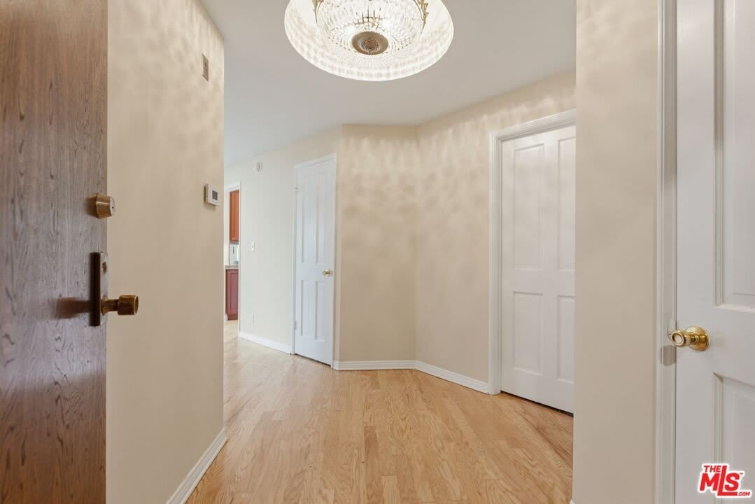 1315 Roxbury Dr – photo 5