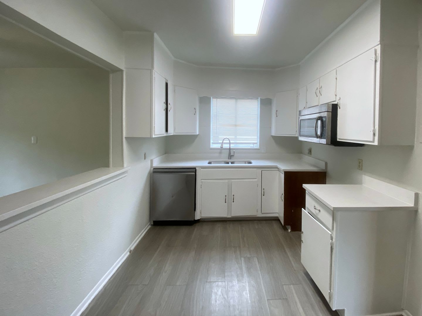 Newly Remodeled 3 bd – photo 4