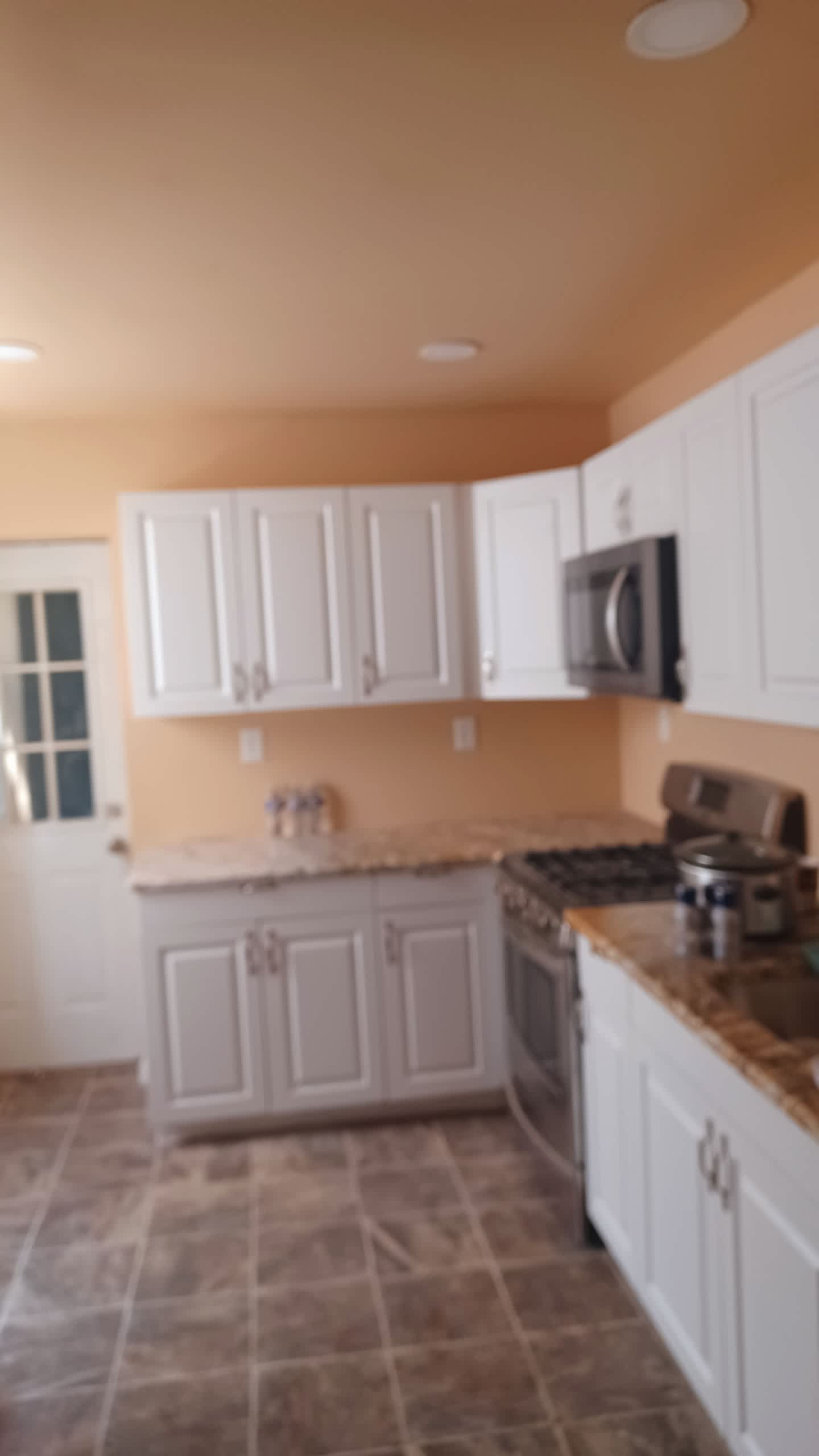 2420 W Seybert St – photo 3