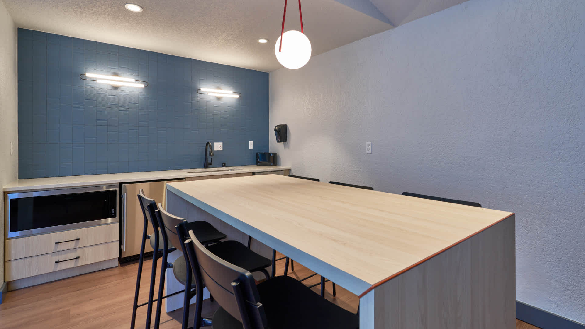 Redmond Court – photo 4