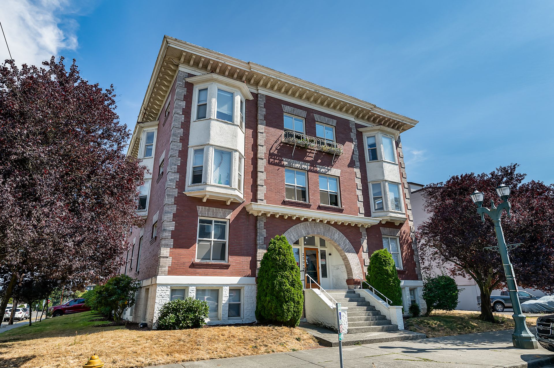 Heritage Manor Apartments! Beautiful Historic Oversized 1 Bed 1 Bath! – photo 2