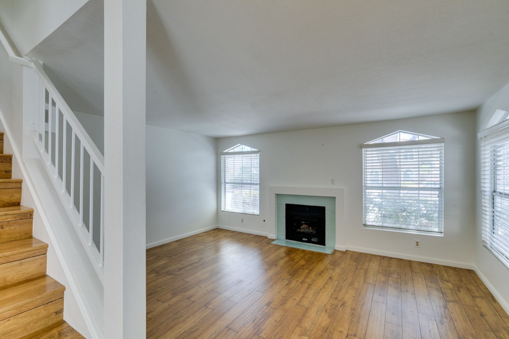 Beautifully Upgraded 3 Bedroom Green Valley Townhome With Stylish Designer Finishes – photo 4