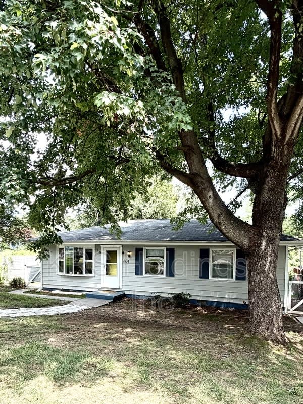 804 Raymond Rd – photo 1