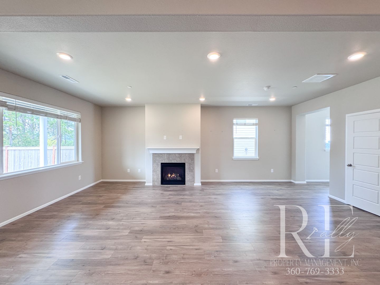 Luxury 4-Bedroom Home with Loft, 10' Ceilings, Gourmet Kitchen & Premium Upgrades – photo 2