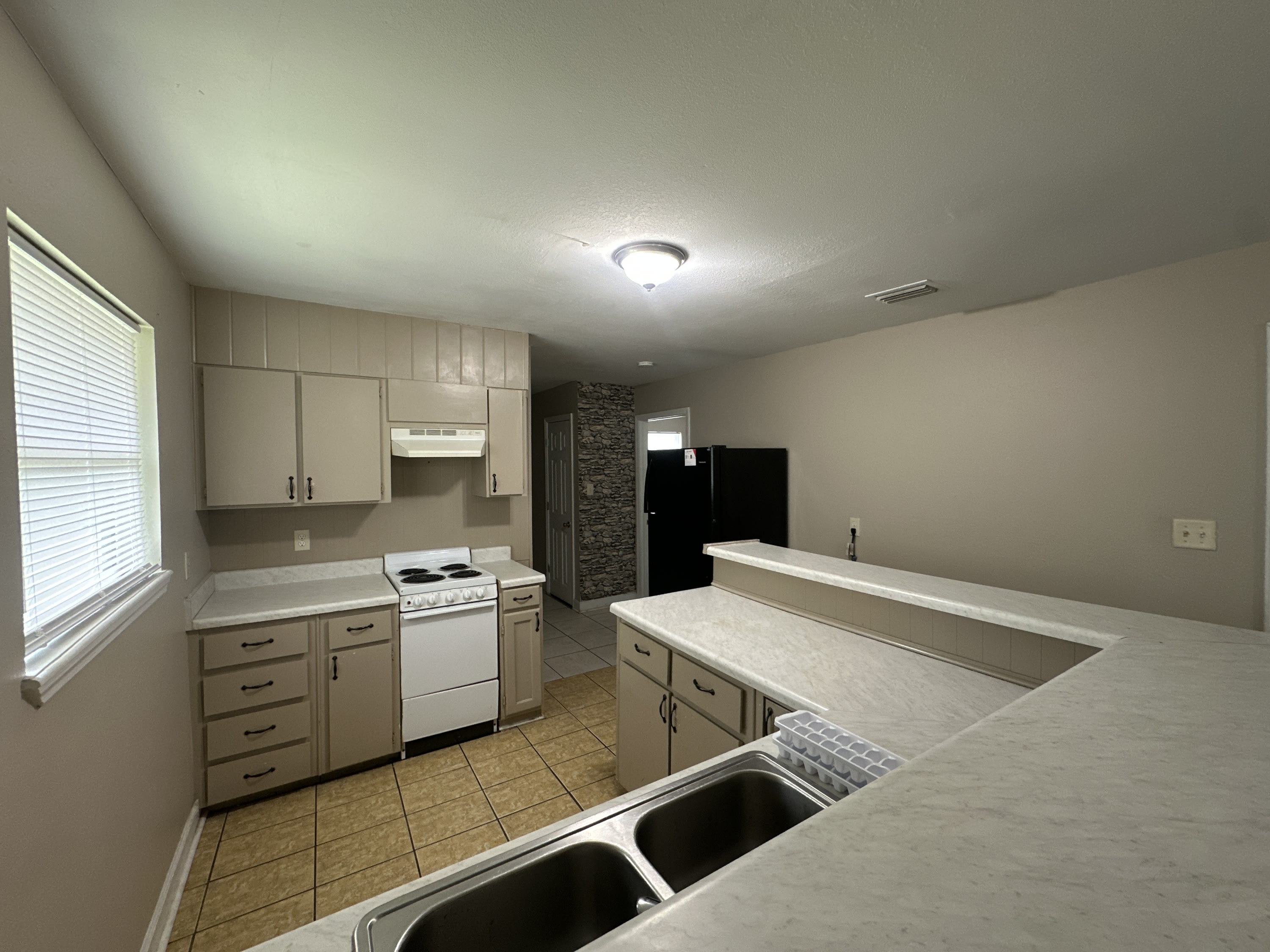 905 East Gordon Street – photo 4