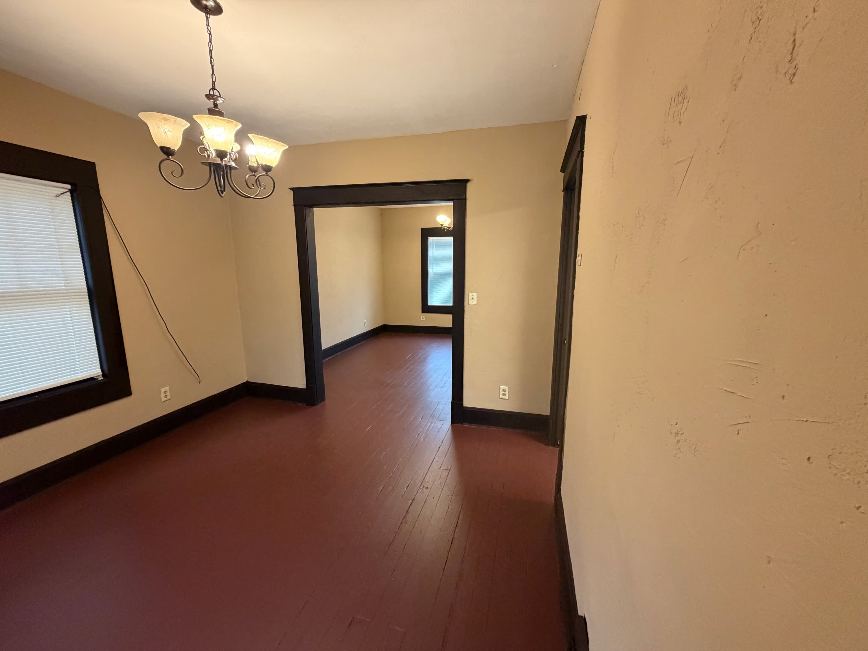 1820 Clarendon Avenue – photo 4