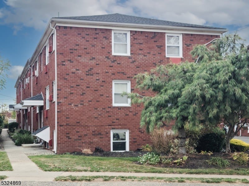 482 Joralemon St – photo 1
