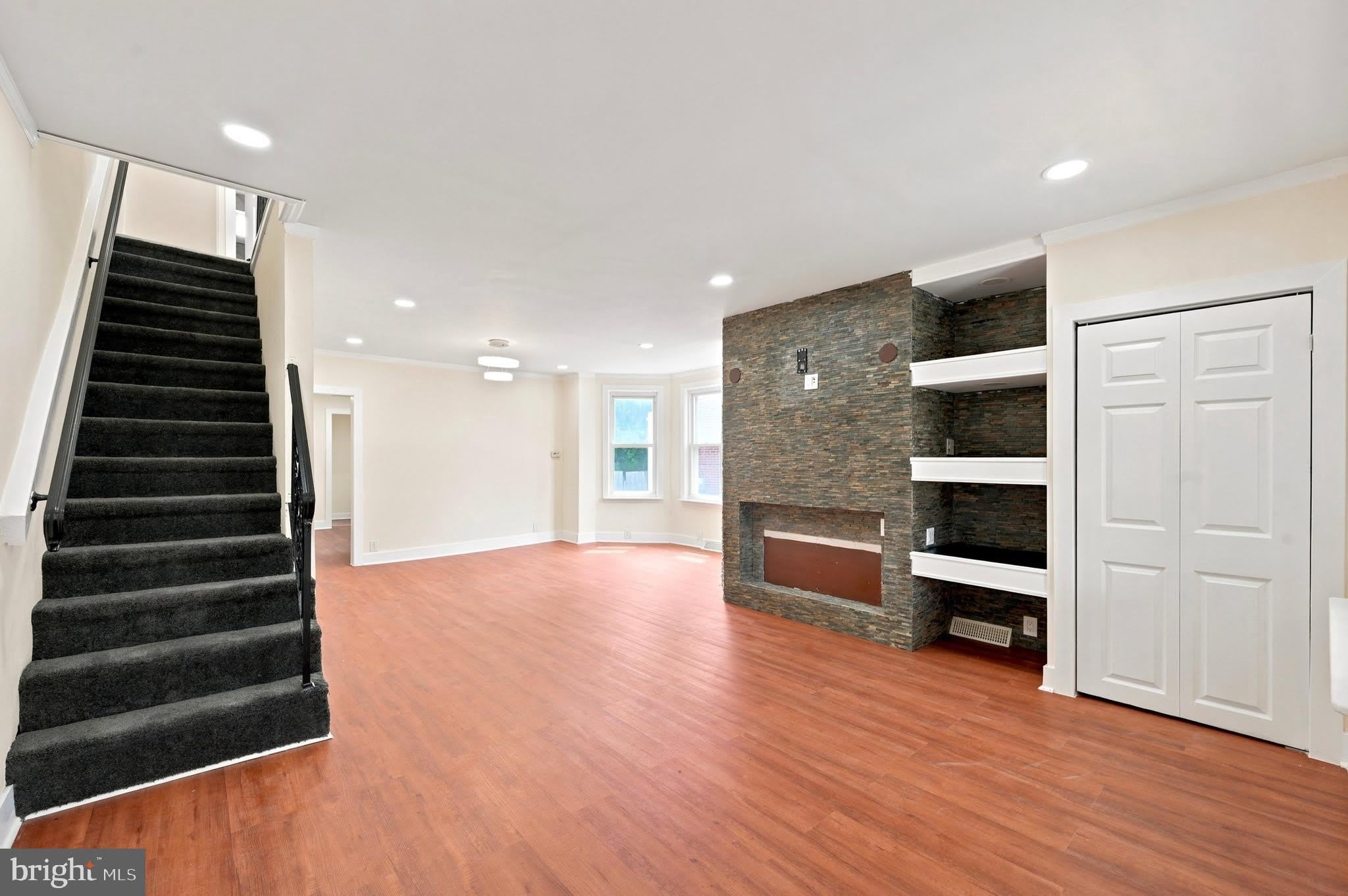 105 JACKSON Avenue – photo 4