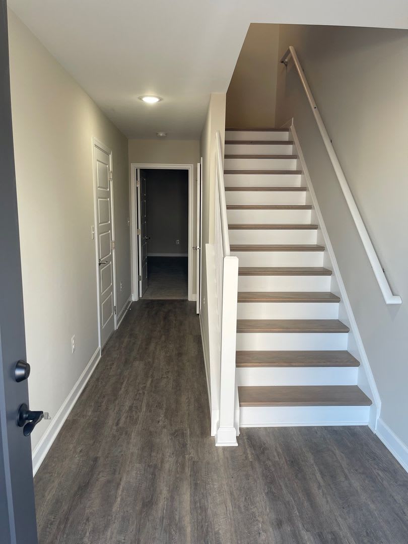 Spacious Luxury Townhome! Outstanding Location! – photo 4