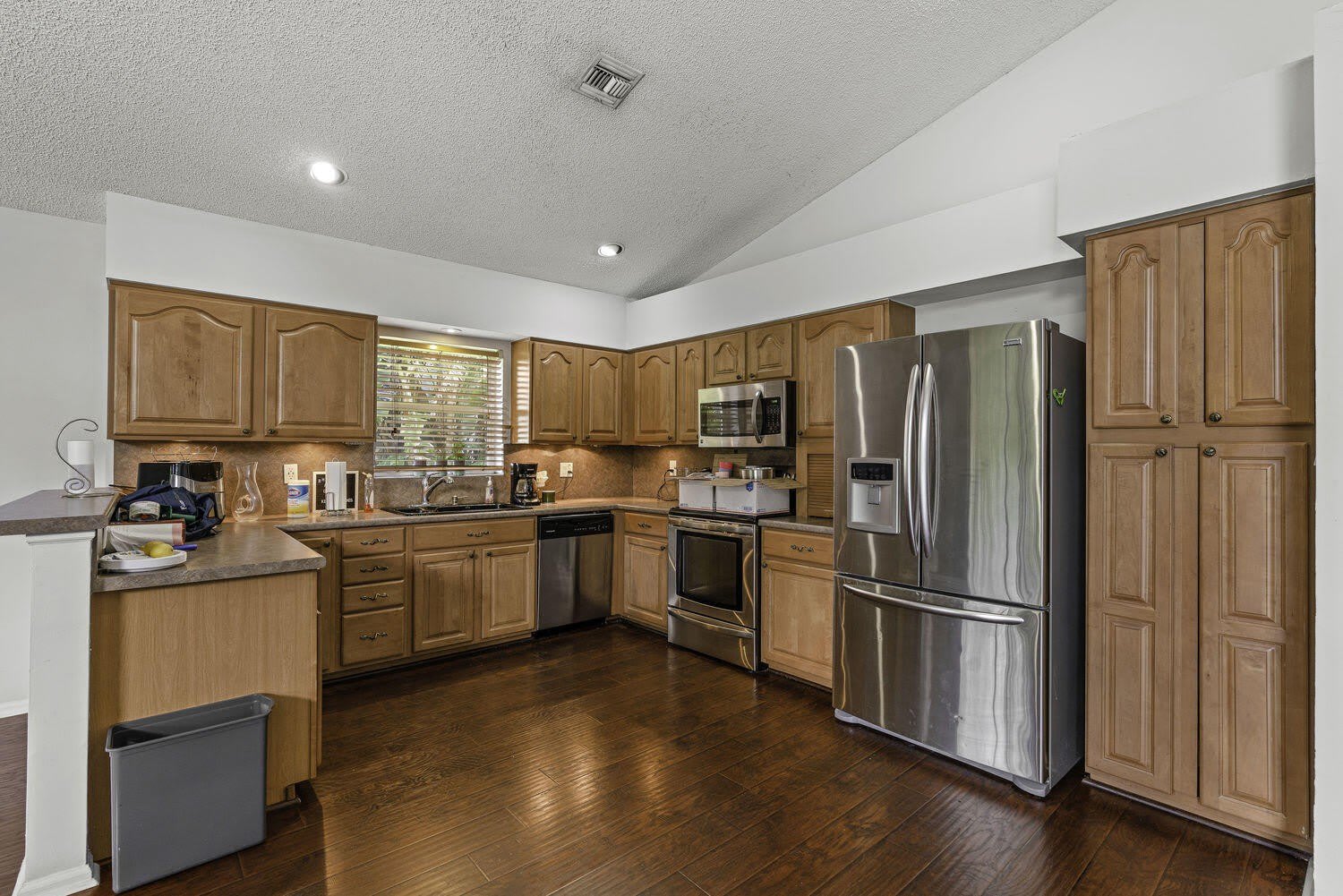 1304 Lake Breeze Drive – photo 5