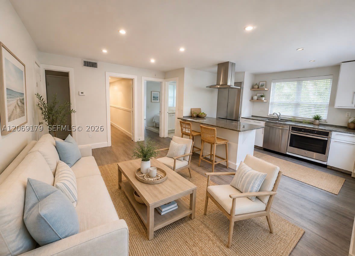 940 7th St – photo 1