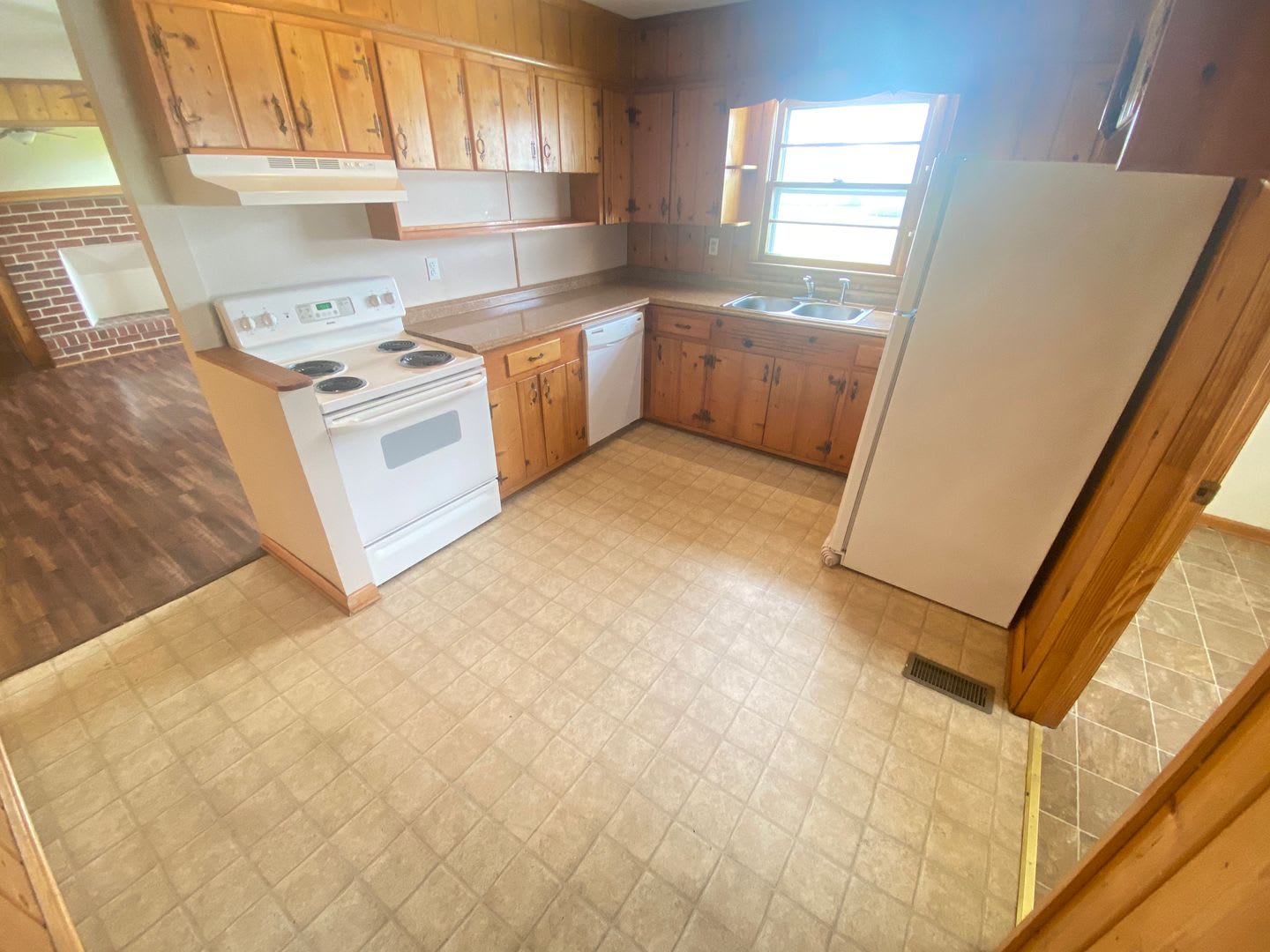 For Lease – photo 5