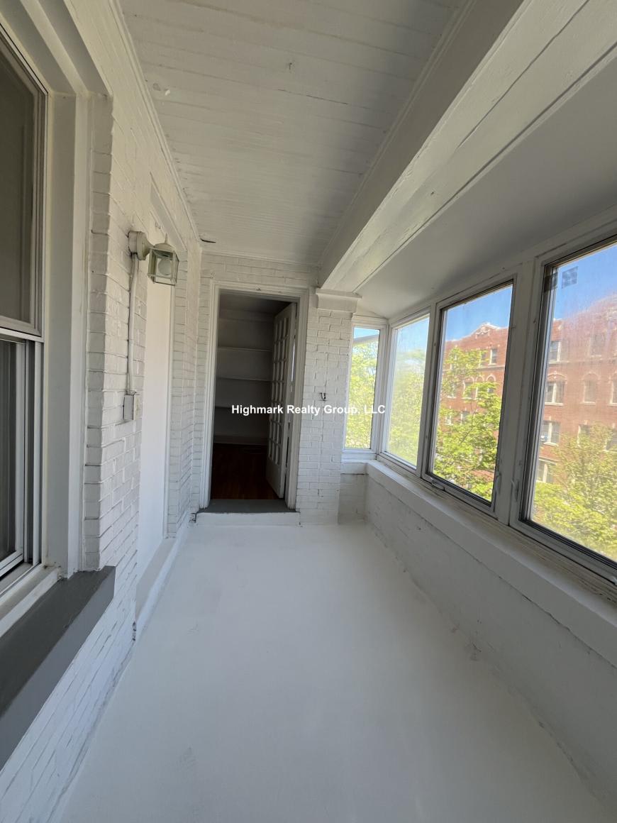 7462 North Greenview Ave. – photo 2