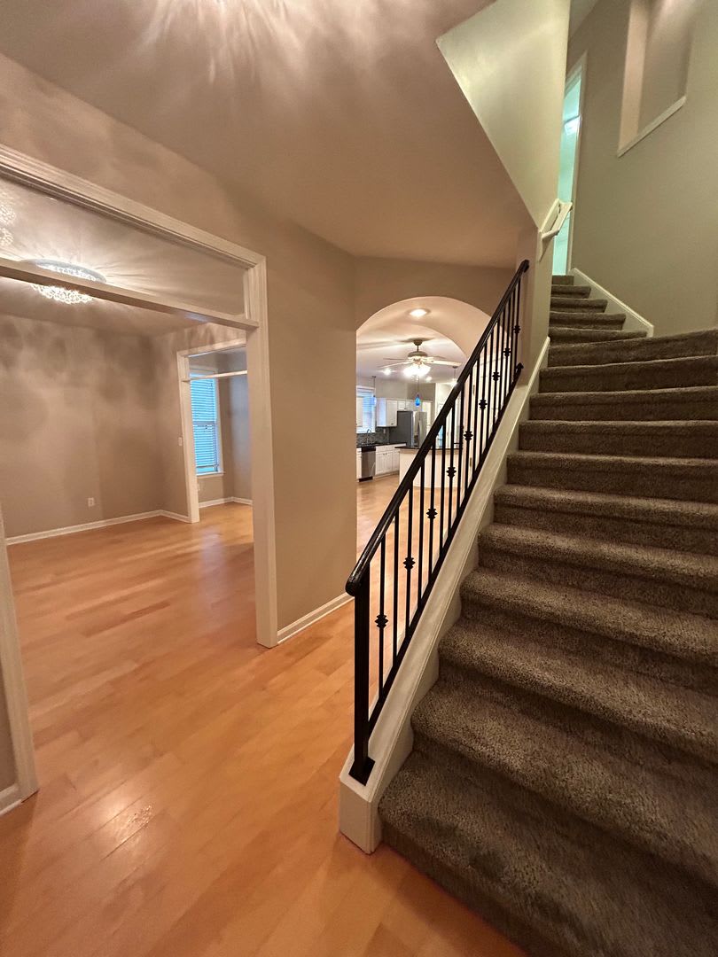 Large 3 bd 2.5 bath with all new paint! Fenced in yard and screened in porch!! – photo 5