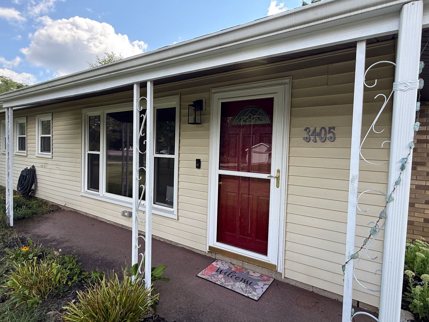 Charming 3-Bedroom Ranch with In-Ground Pool & Large Fenced Yard – photo 2