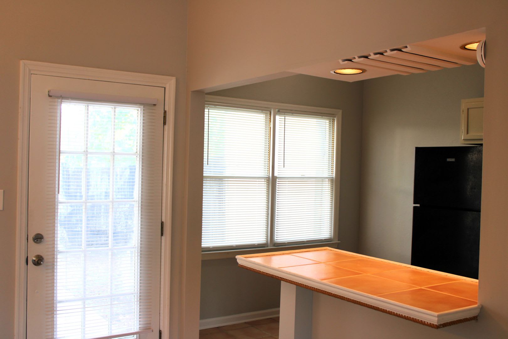 2 bed, 1.5 bath townhome in Helena with fenced yard – photo 3
