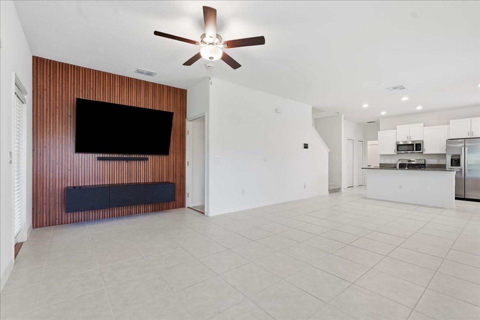Gated Townhouse Community Palm River Just 10 Minutes From Downtown Tampa – photo 4