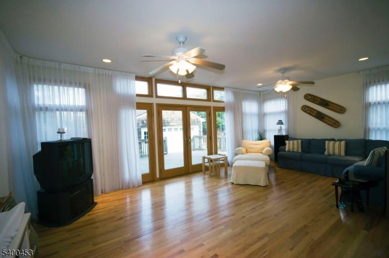 164 Osborne Ave – photo 2