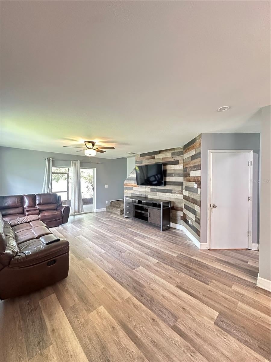 2235 FLUORSHIRE DR – photo 1