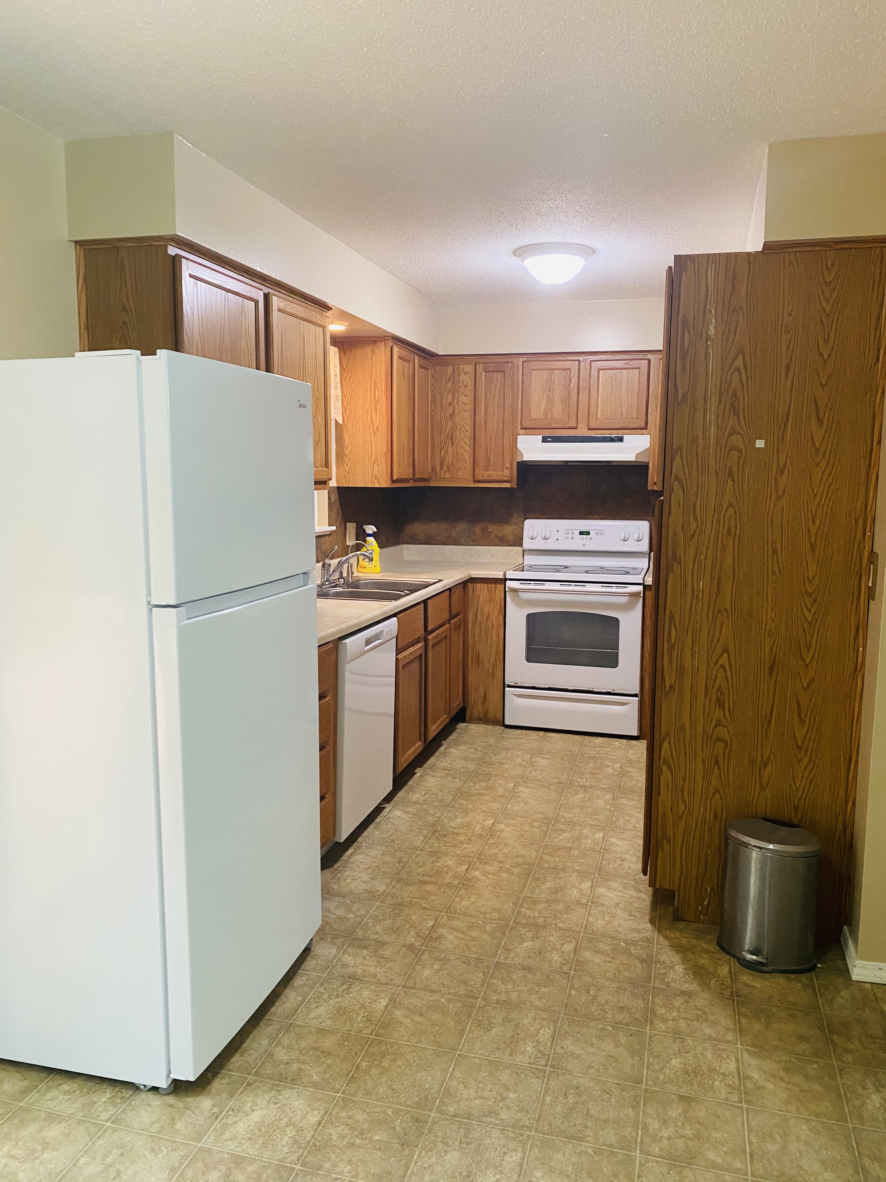 2431 Melrose Ave – photo 2