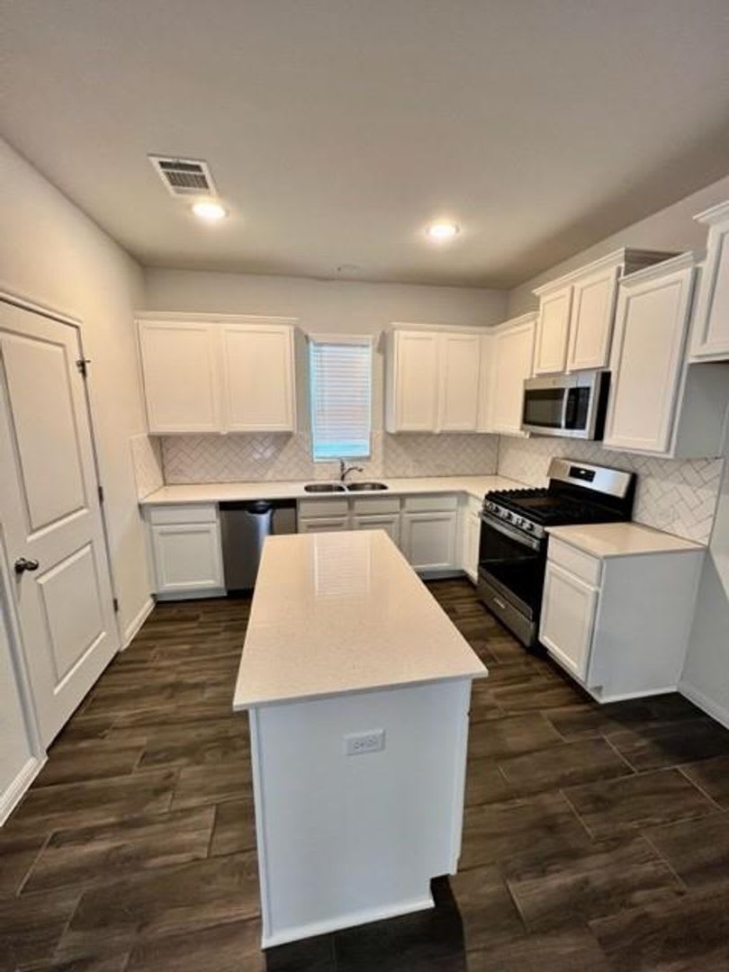 Beautiful Free standing Single Story Sorrento Condominium Home 3-2 with 2 car Garage / Pflugerville – photo 5