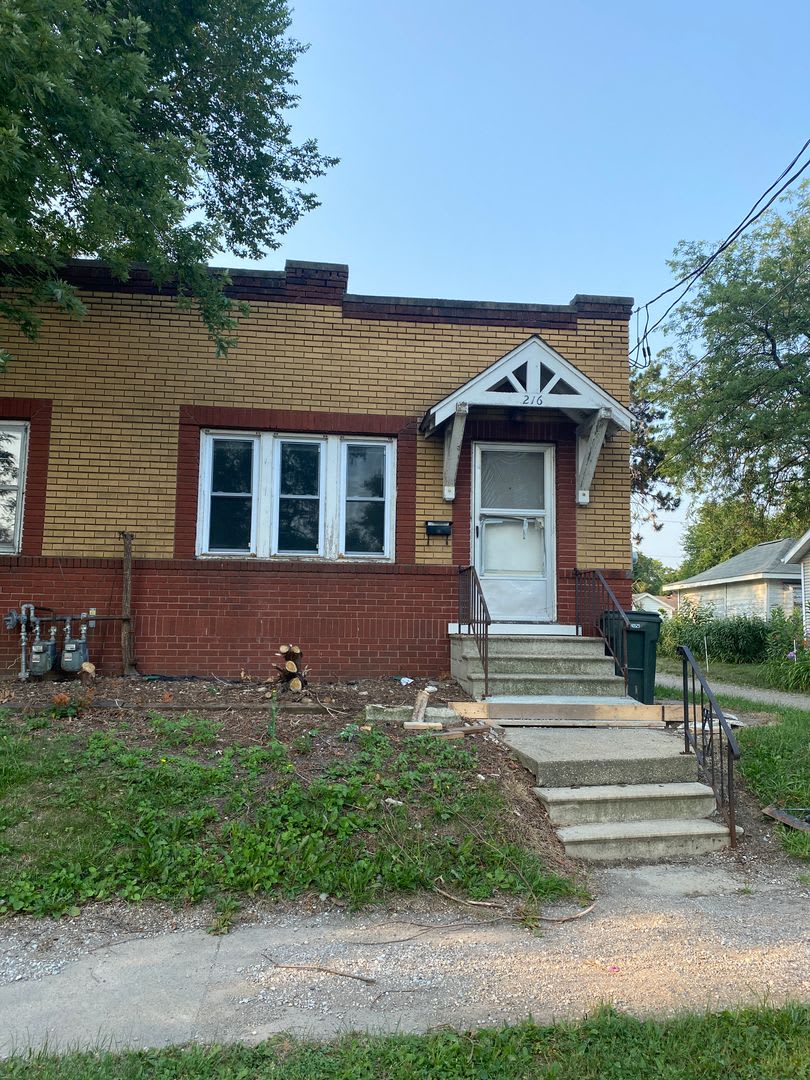 1 Bedroom Duplex for Rent 216 Pleasant Waterloo, IA – photo 1