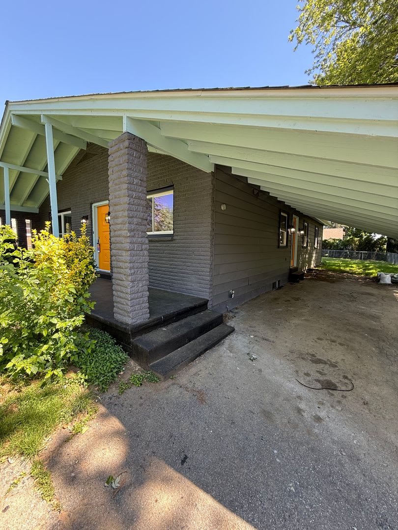 135 Grandview Ave- Ultimate Retro Luxury on Grandview Avenue Body – photo 2
