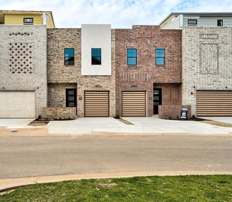 575 S Fretz Avenue – photo 1