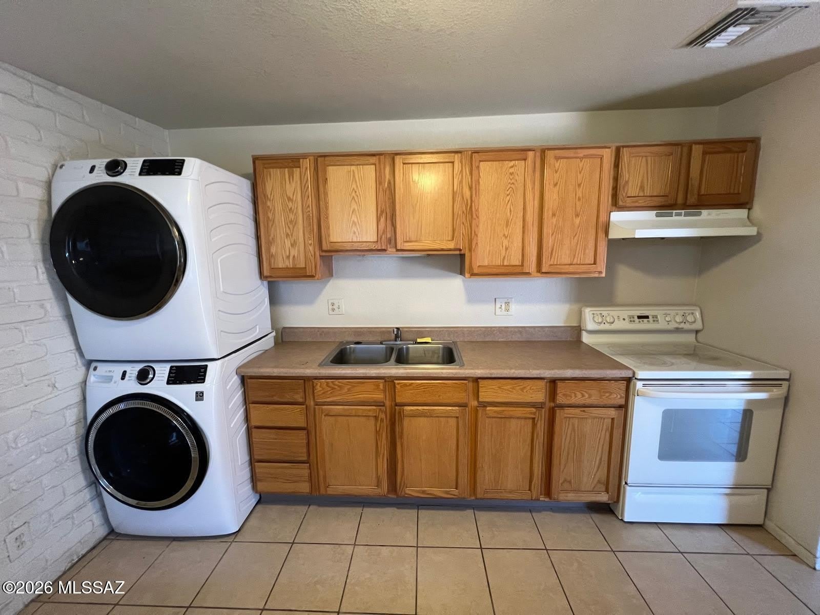 425 E Delano Street – photo 2