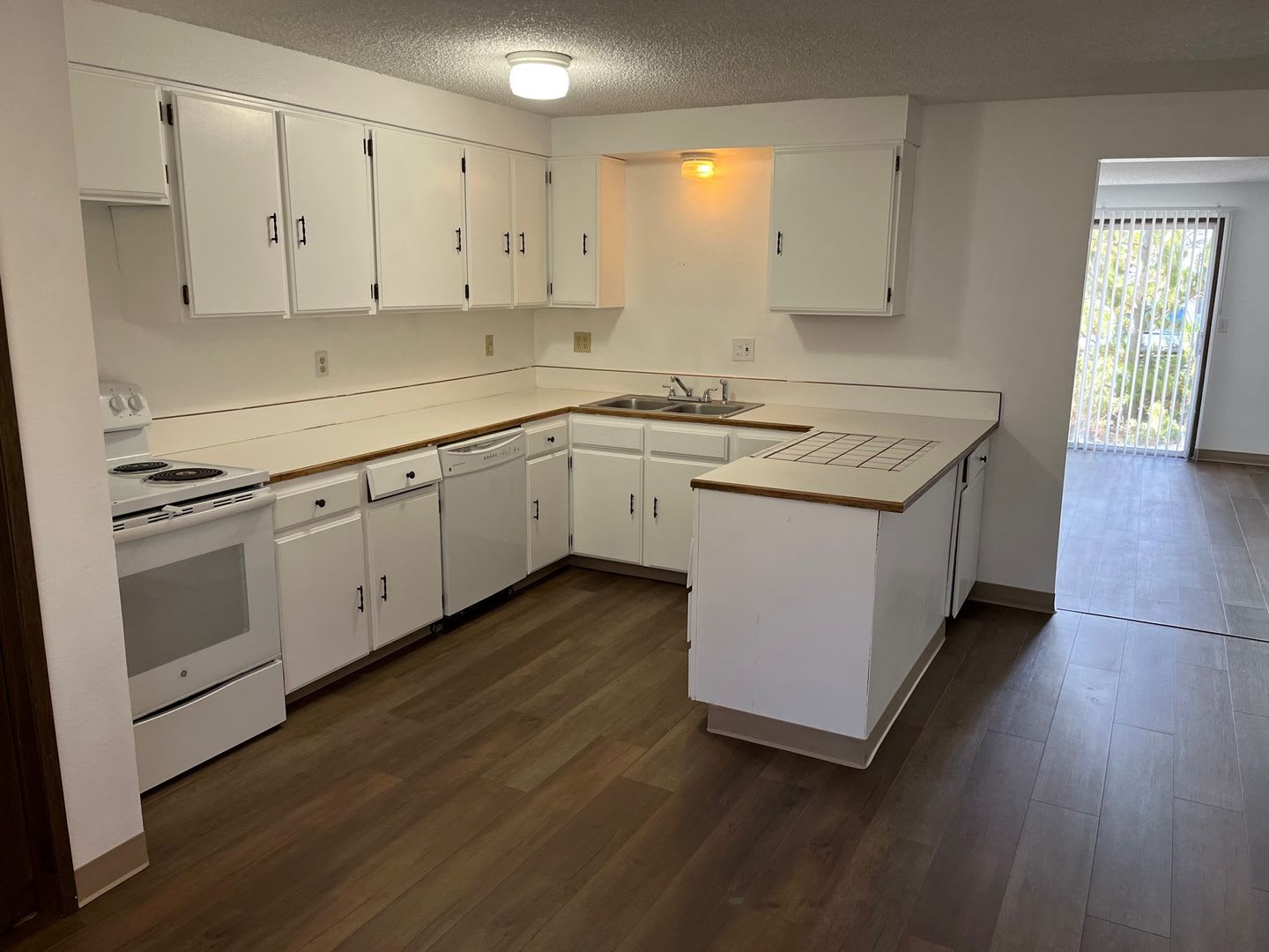 3 Bedroom, 1 Bathroom Downstairs Unit – photo 4