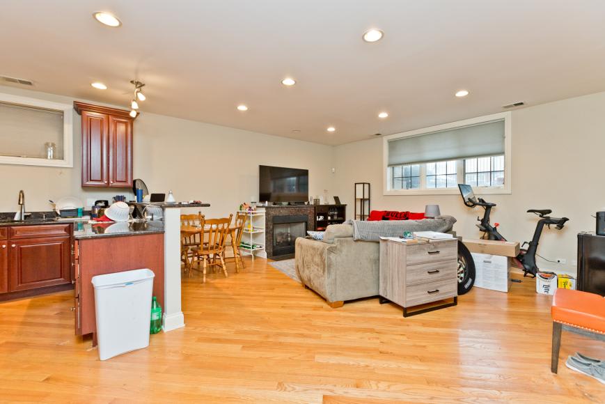 2414 Moffat – photo 1