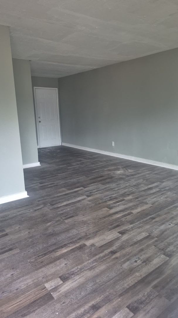 Cozy Home with Updated Flooring and Bright Rooms – photo 3