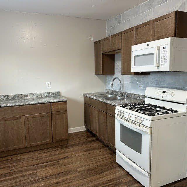 4058 W Dickens Avenue – photo 3