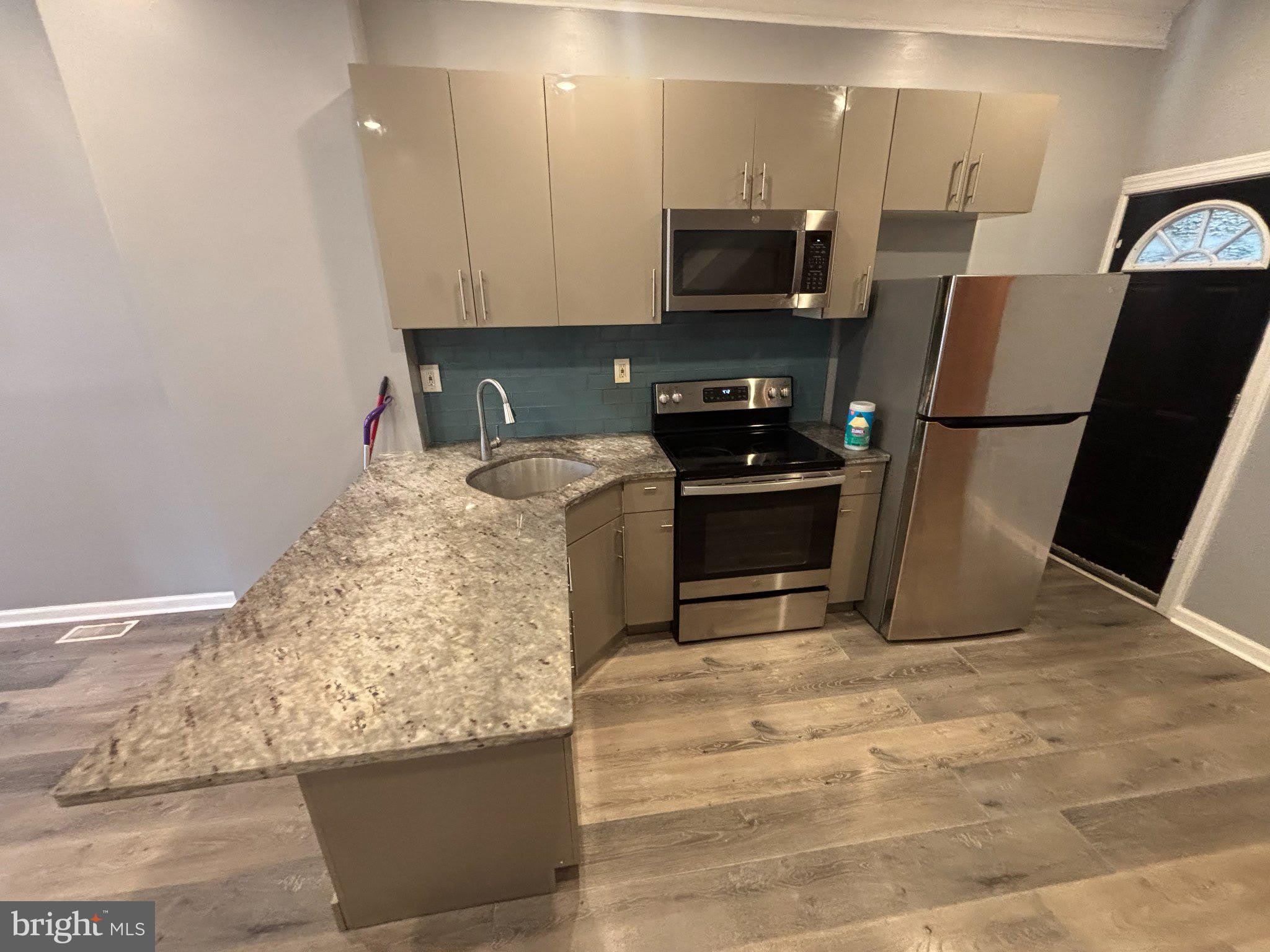 1717 FONTAIN Street – photo 3