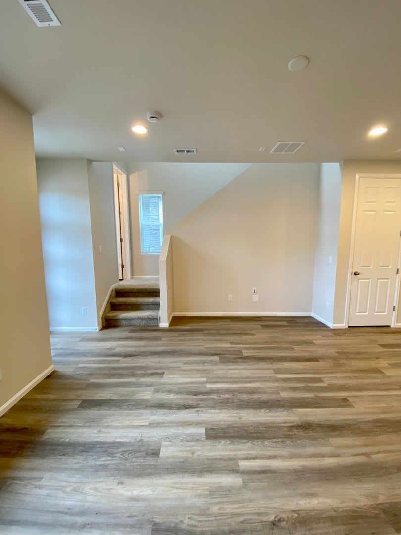 ONE MONTH RENT FREE – photo 4