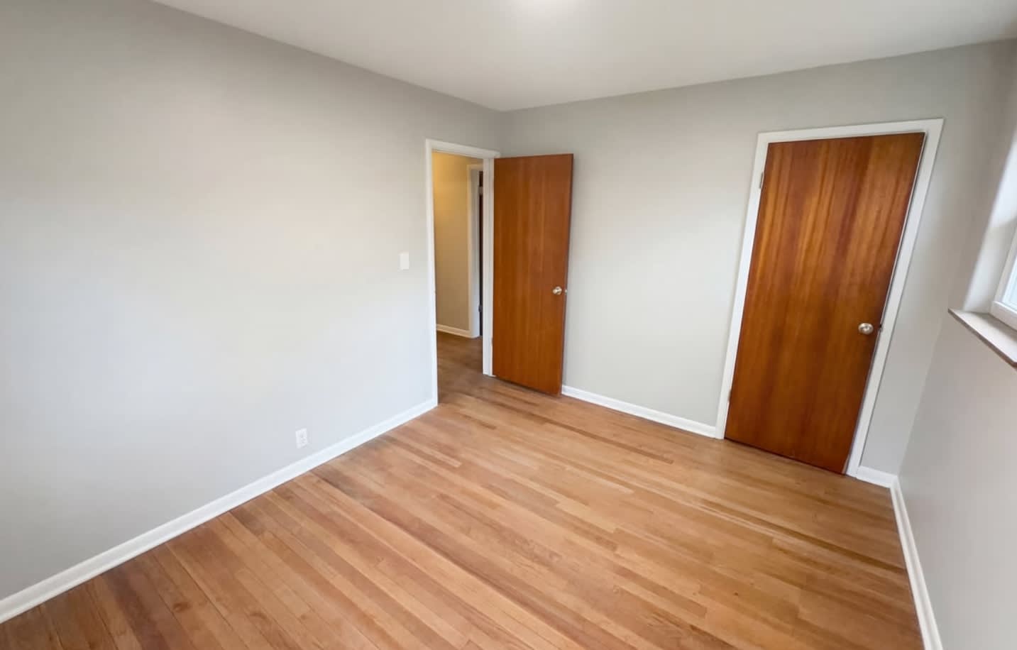 10209 Broadway St – photo 5