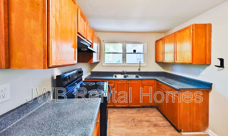 455 58th St W – photo 2
