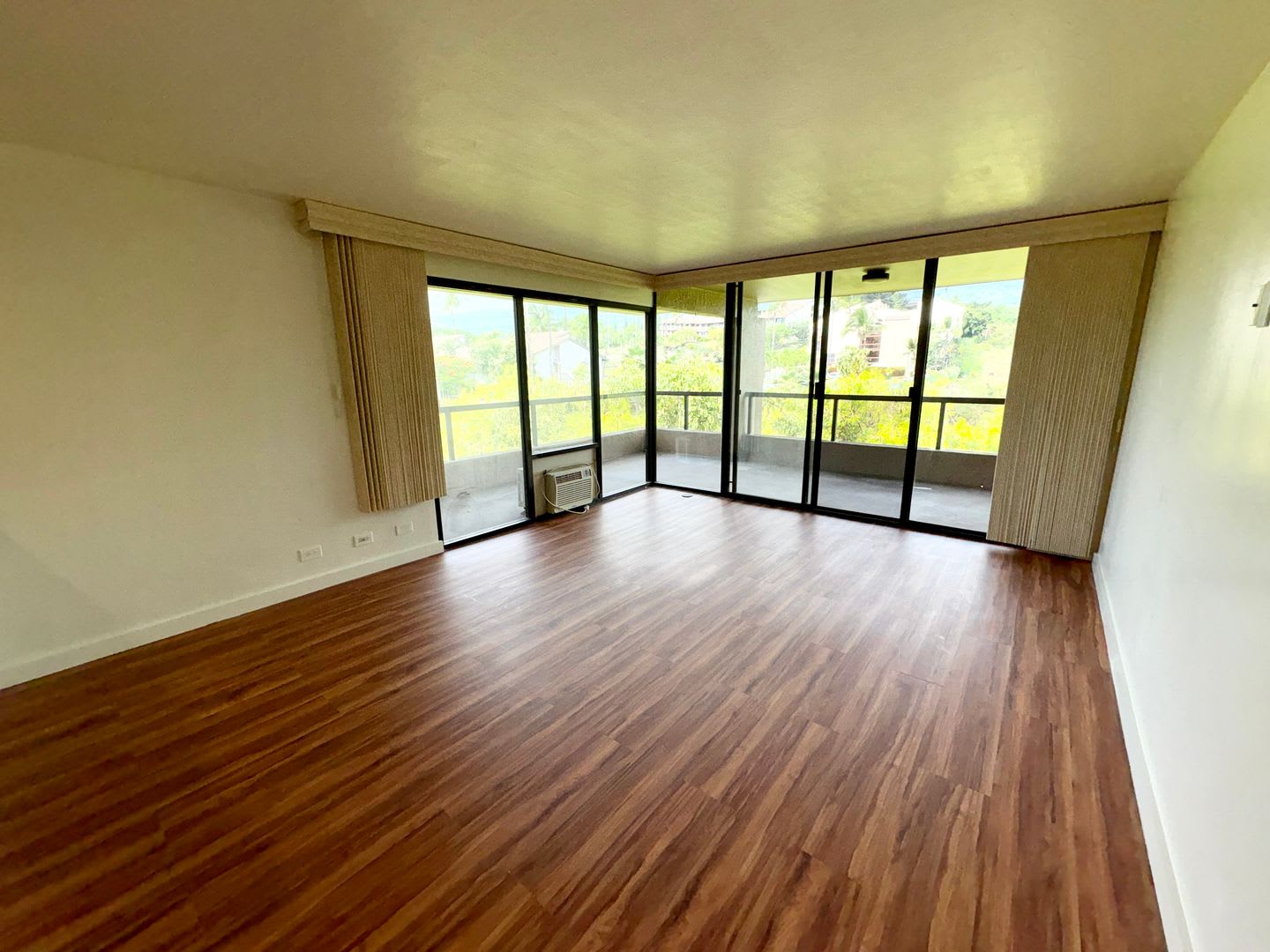 Fully Renovated 1-Bedroom, 2-Bathroom Condo in Kona Pacific – photo 3