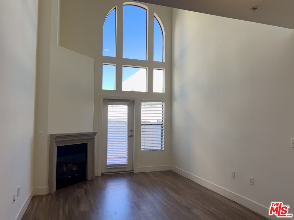 1040 Glendon Ave – photo 2