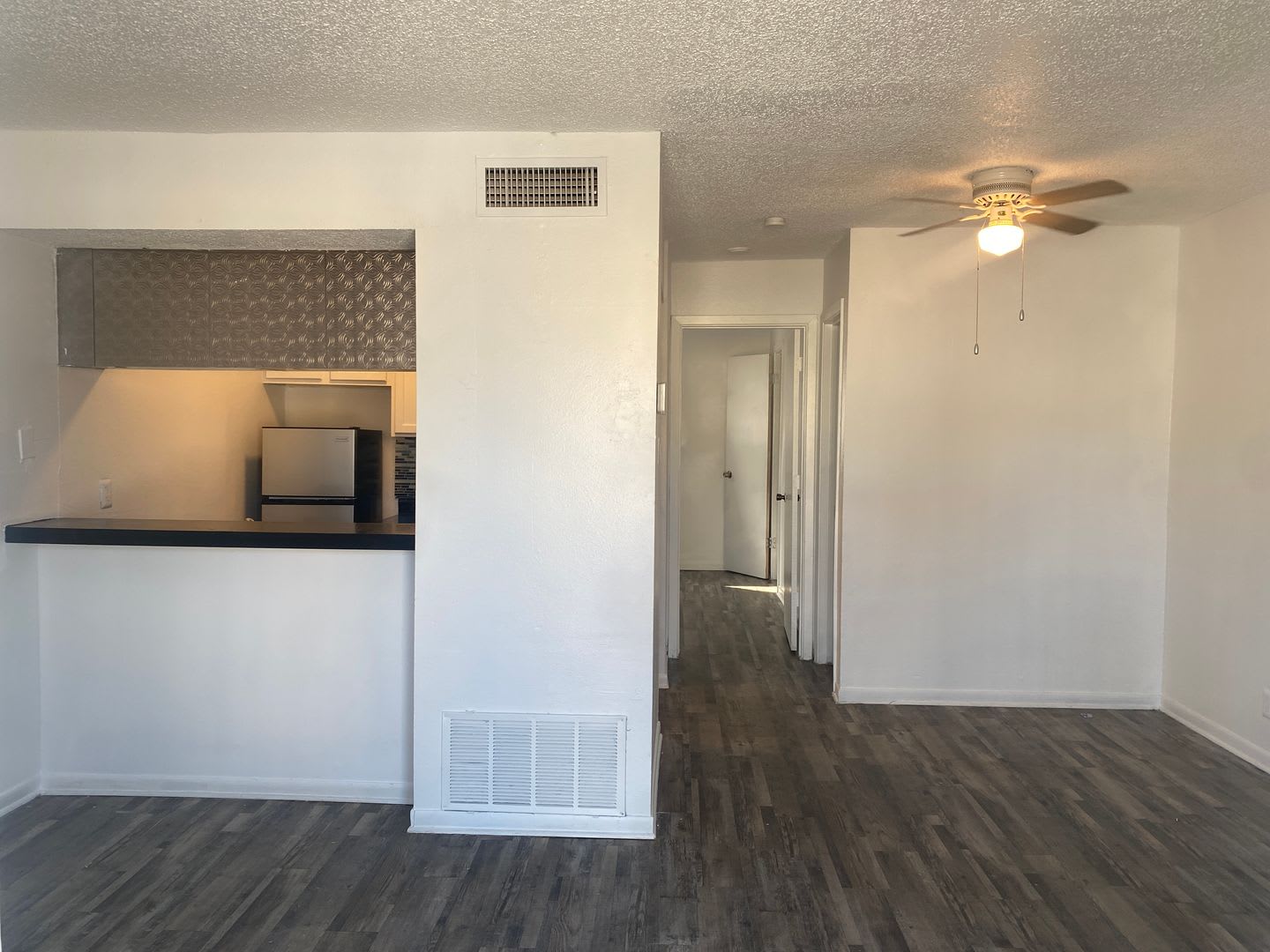 SPACIOUS ONE BEDROOM NEAR BOTANICAL GARDENS – photo 1
